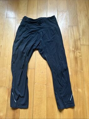Black Athletic Capri Leggings with Reflective Accents. Great for yoga & workouts